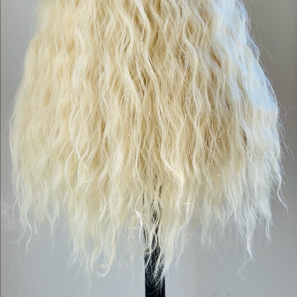 “Put On & Go” Blonde Synthetic Wig with Bangs for EVENTS 🧡 NO FURTHER DISCOUNT - Picture 11 of 11